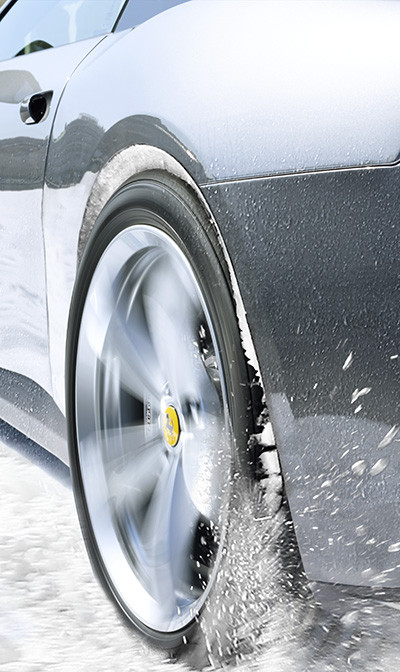 Ferrari GTC4Lusso tire in snow