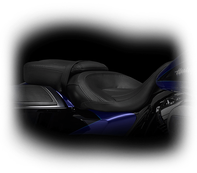 https://65e81151f52e248c552b-fe74cd567ea2f1228f846834bd67571e.ssl.cf1.rackcdn.com/TMC/2017/cvo-street-glide/features/feel/two-up-seating-hd-kf181-large.png