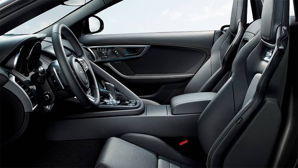 2020-Jaguar-F-TYPE-interior-view-of-front-seats